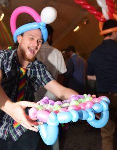 לא רק לילדים! אמנות בלונים לרחבת הריקודים!